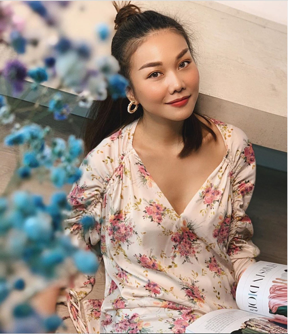 Nghỉ dịch nhưng Thanh Hằng vẫn tự biến nhà mình thành studio và chăm chỉ chụp hình.