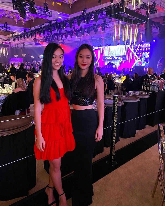 Lý Liên Kiệt từng cho biết 2 cô con gái chính là niềm tự hào lớn nhất đời, nên anh dành mọi tình yêu, sự quan tâm, tài sản cho các con. Nhưng quan điểm của vợ chồng nam diễn viên là "không cho con cá, chỉ cho cần câu". Vì thế, Jane và Jetta ngay từ bé đã được dạy cách sống tự lập, không ỷ vào danh tiếng của cha mẹ.