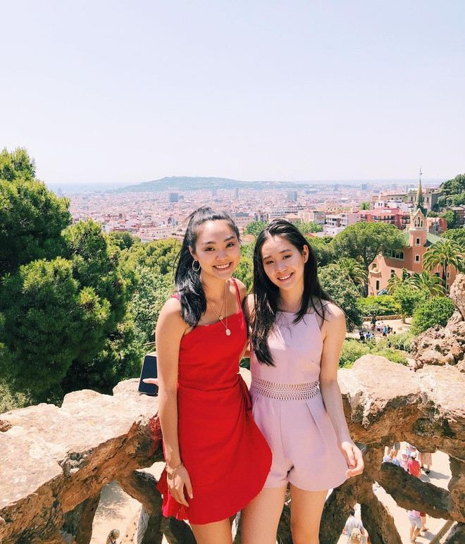 Cả hai con của tài tử Hoắc Nguyên Giáp đều đang sinh sống và học tập ở Mỹ. Jane (trái) hiện là sinh viên của Đại học Harvard, còn Jetta đang theo học ở trường trung học Phillips Academy.