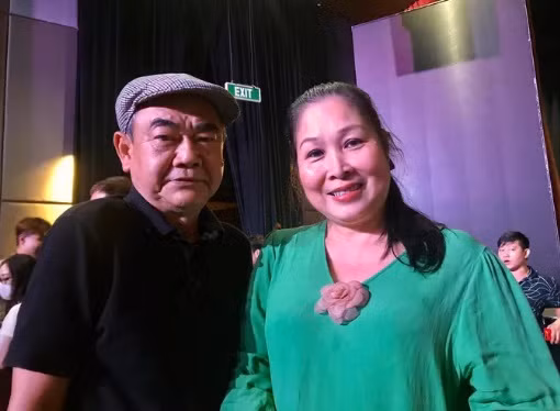 NSND Hong Van xem xet kien kenh YouTube dua tin chi qua doi-Hinh-2