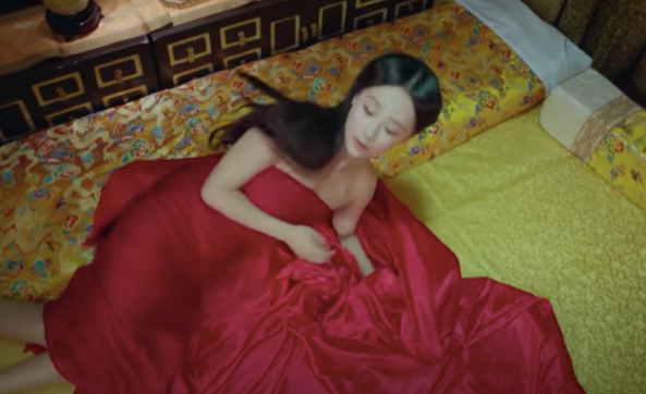 Nhờ có võ công, Dịch Hoan mới thoát khỏi vòng tay của vua.