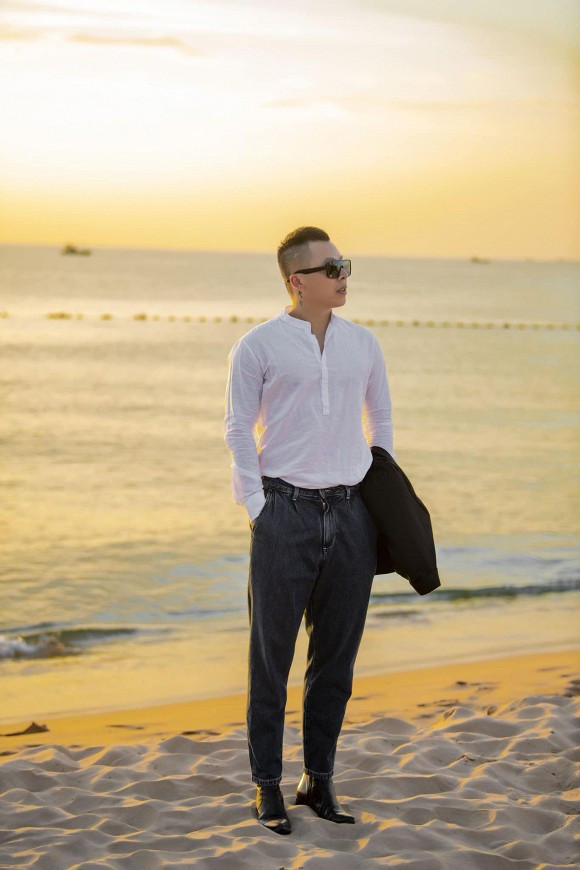 Mới đây, "ông trùm chân dài" Vũ Khắc Tiệp lại khá bình thản và không hề quan tâm đến những lời đàm tiếu.