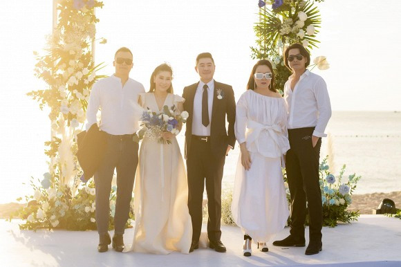 Trong ảnh còn có cả Quách Ngọc Ngoan và Phượng Chanel.