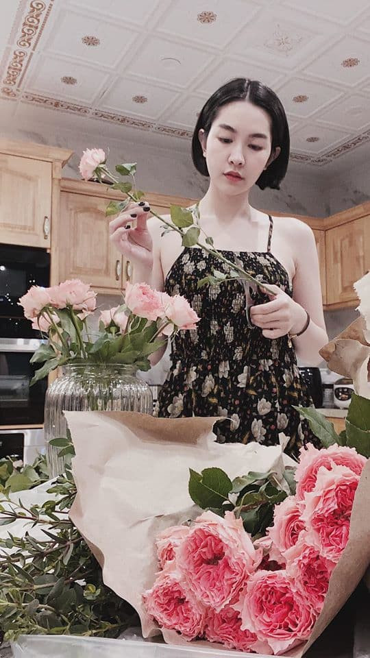 Đã trả qua ba lần sinh nở nhưng Nhật Hạ vẫn giữ được nhan sắc và vóc dáng vạn người mê.