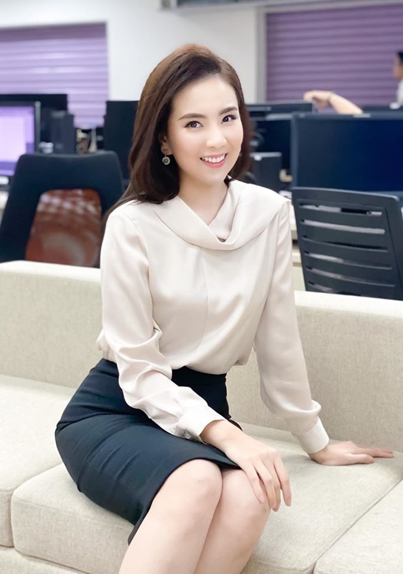 "Giật mình dạo này chân, tay cứ nhỏ nhắn, có phải gầy đi không?", Mai Ngọc khoe giảm cân.