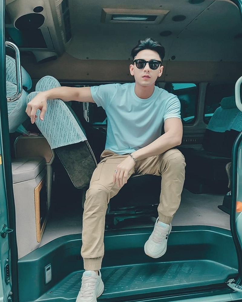 "Mặc kệ phố xá kia đông, tim anh vẫn trống, em muốn vào không?", Isaac thả thính.