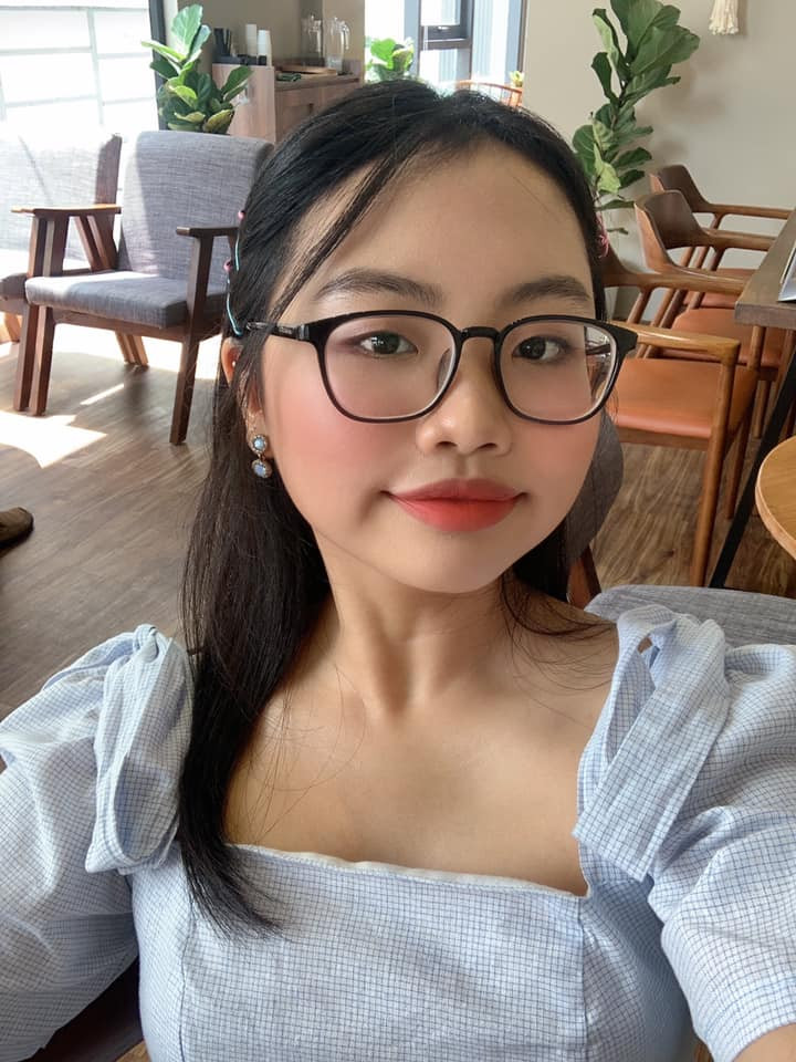 Nói về những trang phục của Phương Mỹ Chi bị nhiều người cho là "chín ép", Phương Mỹ Chi cho rằng: "Kể cả crop top đều phù hợp với lứa tuổi của tôi. Tôi cũng không mặc khoét lưng hay đồ quá sexy. Các bạn cùng lứa tuổi với tôi cũng mặc như vậy. Tôi nghĩ mình học lớp 11 rồi có thể mặc được những trang phục đó. Tất nhiên dáng mà đẹp thì có thể khoe chút xíu nhưng những gì phản cảm quá, trái ngược với hình ảnh của mình, tôi sẽ không theo đuổi".