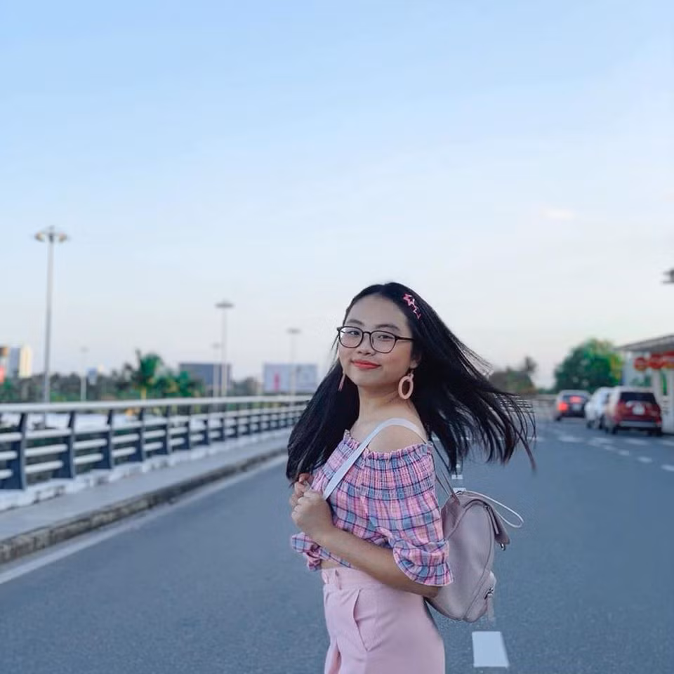 Nói về tuổi 17, Phương Mỹ Chi quan niệm tuổi này với những mong manh và phải luôn lựa chọn giữa hai điều là nghe lời người lớn hay lắng nghe chính mình.