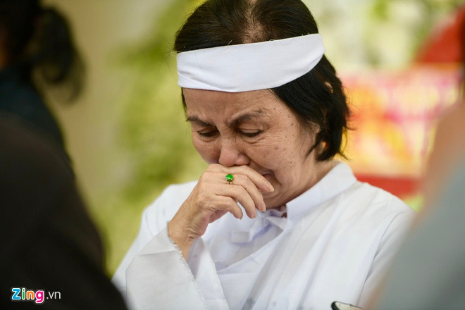 Gia dinh lo con trai khong kip ve nhin mat nghe si Chanh Tin lan cuoi