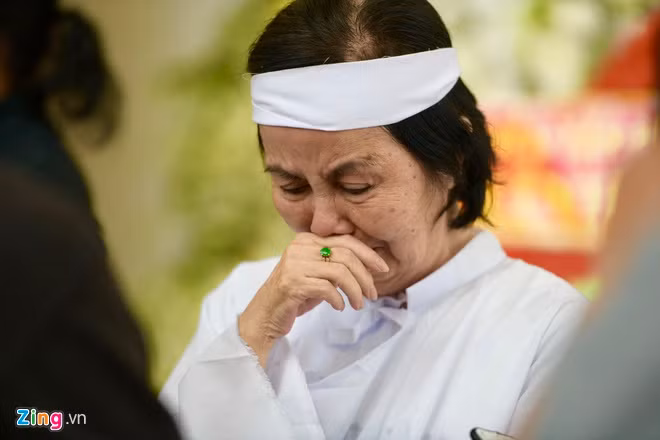 Gia dinh lo con trai khong kip ve nhin mat nghe si Chanh Tin lan cuoi