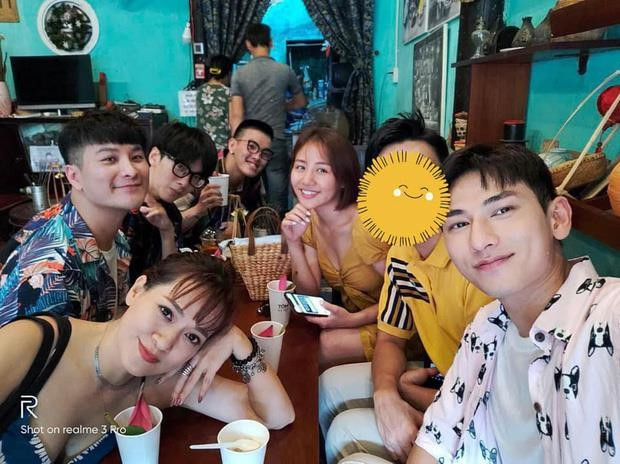 Cuối năm 2018, trong bài phỏng vấn với Zing.vn, Văn Mai Hương thừa nhận có bạn trai mới. Cô tâm sự bạn trai luôn động viên, tạo điều kiện trong cuộc sống lẫn công việc. "Người luôn ủng hộ mình trong công việc, tạo nguồn cảm hứng cho mình thì tôi nghĩ đó là người đàn ông quan trọng. Chúng tôi bên nhau mới nửa năm nên khó có thể nói là tình yêu sâu đậm hay không. Tôi là tuýp người không bao giờ nói ‘chúng ta sẽ cưới nhau nha’, ‘chúng ta sẽ sinh nhiều con nha’. Tôi chỉ muốn cùng người mình yêu sống với nhau thật vui vẻ ngày qua ngày. Hôm nay hạnh phúc thì mới có tương lai hạnh phúc", cô chia sẻ.