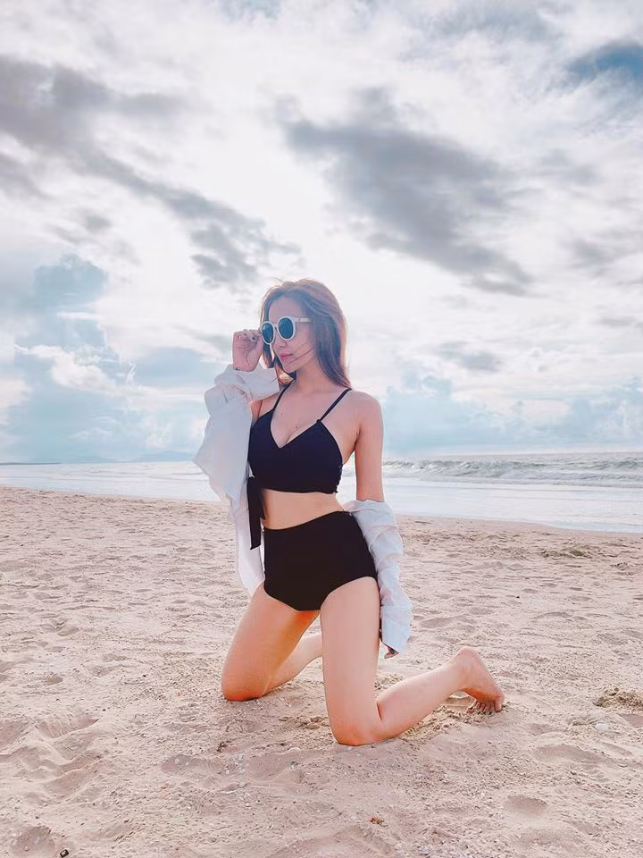 Trên trang cá nhân, Ngọc Kayla ít chia sẻ khoảnh khắc đời thường. Cô chủ yếu đăng video tập nhảy và hình ảnh biểu diễn trong các sự kiện.