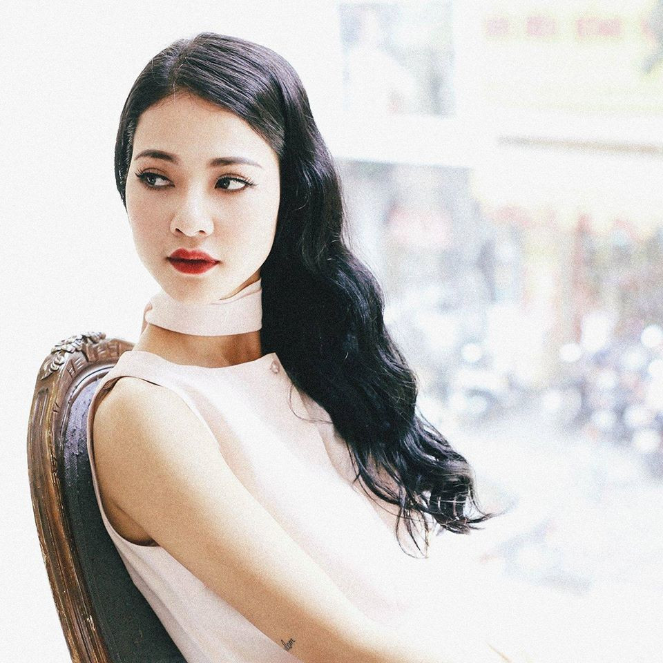 Ngoài việc chăm luyện tập thể thao để khỏe mạnh về thể chất, Trần Thị Quỳnh còn khiến nhiều người ngưỡng mộ khi cô liên tục chăm chút cho tâm hồn bằng cách luôn tìm kiếm, bổ sung những kiến thức còn thiếu bằng cách đọc sách thật nhiều.