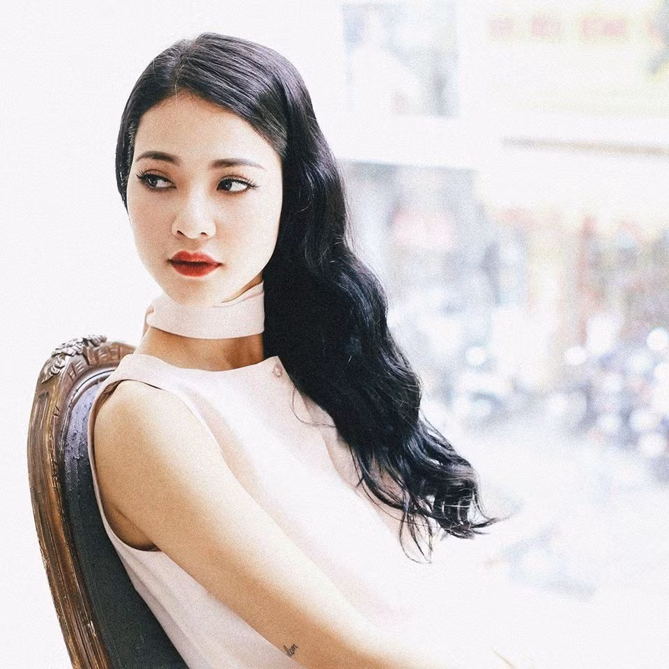 Ngoài việc chăm luyện tập thể thao để khỏe mạnh về thể chất, Trần Thị Quỳnh còn khiến nhiều người ngưỡng mộ khi cô liên tục chăm chút cho tâm hồn bằng cách luôn tìm kiếm, bổ sung những kiến thức còn thiếu bằng cách đọc sách thật nhiều.