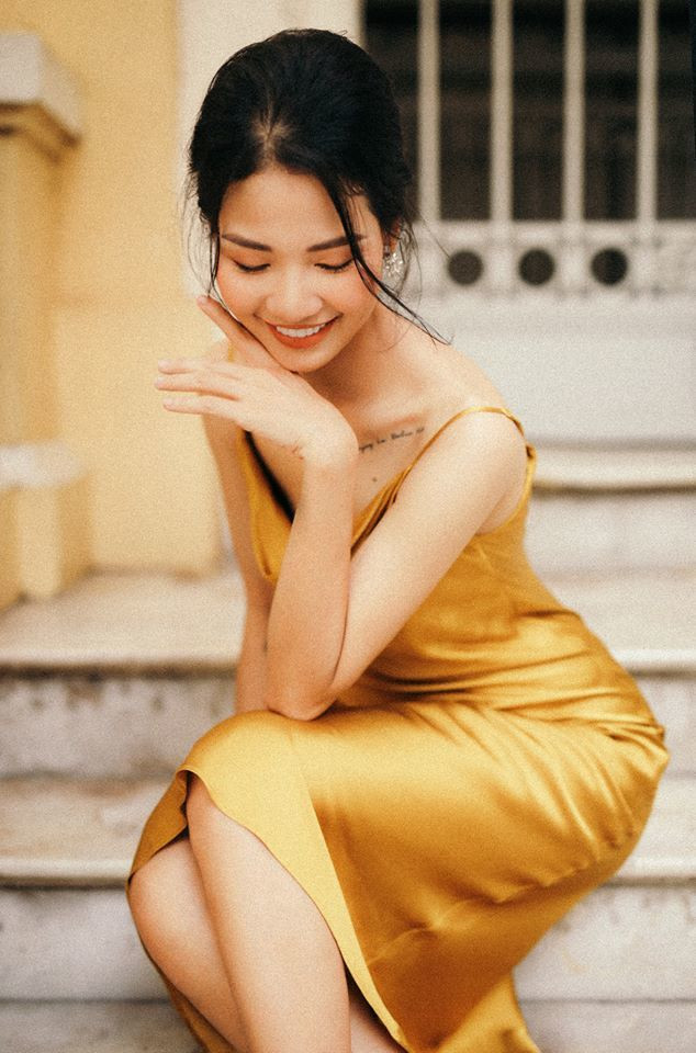 Cô từng chia sẻ mình là người đơn giản, thích những điều bình yên, nhẹ nhàng.