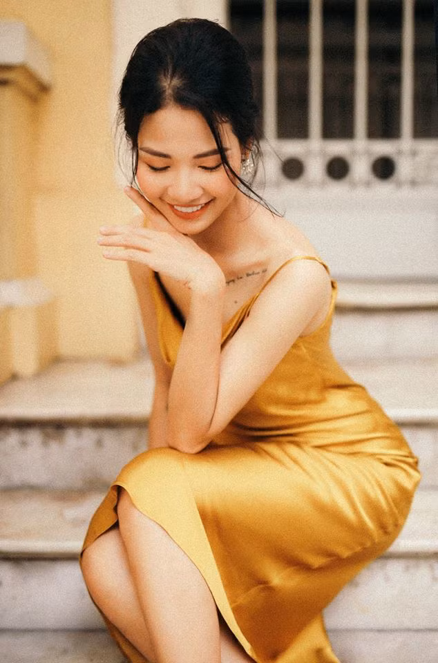 Cô từng chia sẻ mình là người đơn giản, thích những điều bình yên, nhẹ nhàng.