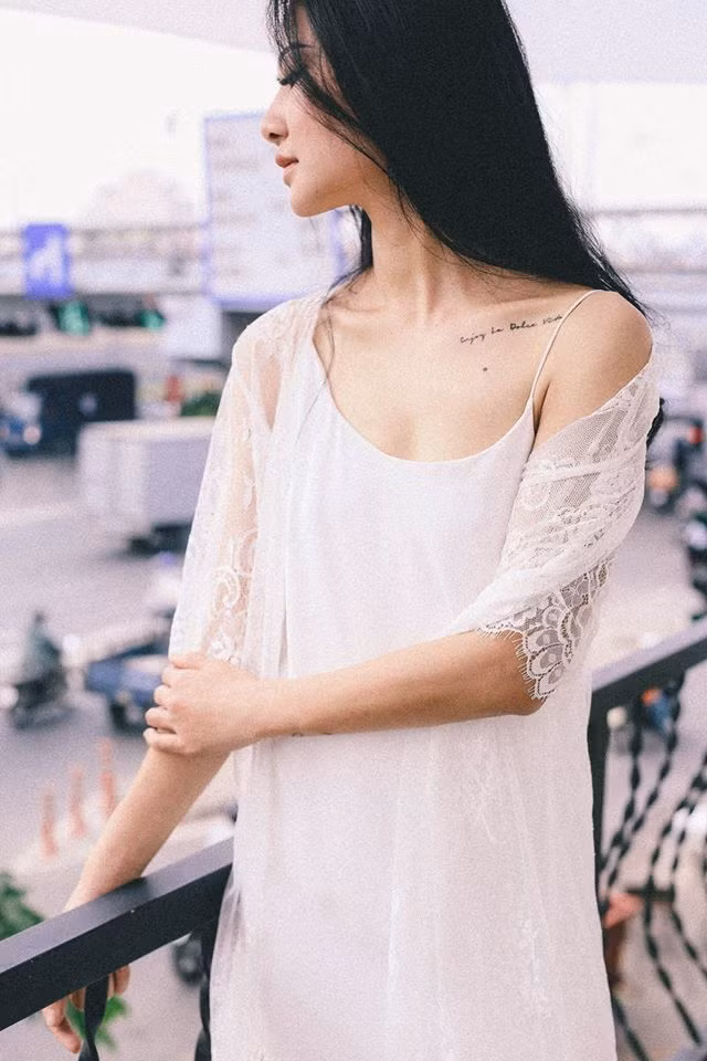 Mỗi ngày cô đều lựa chọn làm những điều khiến mình vui vẻ như đọc sách, làm bánh, tập thể dục thể thao.