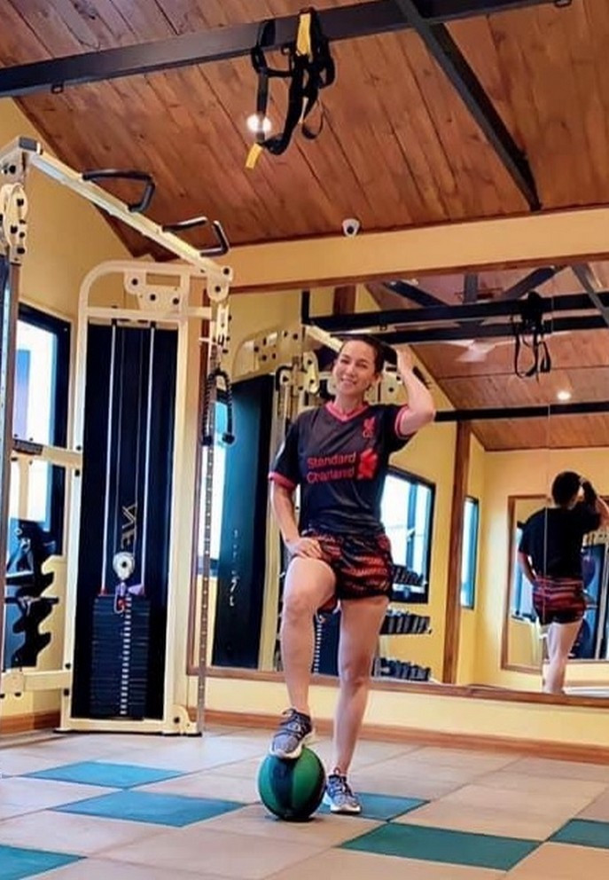 Nữ ca sĩ tích cực chơi bóng rổ, tập gym,... với tần suất đều đặn nhằm nâng cao sức khỏe và sắc vóc.