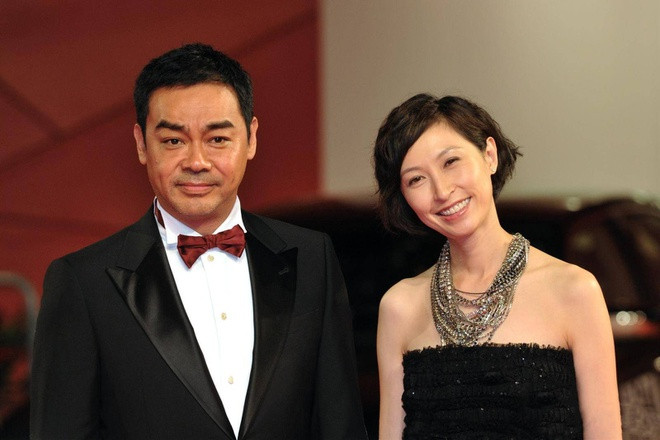 Hiện tại, sau hơn 20 năm kết hôn, họ vẫn hạnh phúc như ngày đầu. Nói về việc không có con cái, Lưu Thanh Vân chia sẻ: "Vợ chồng tôi có lẽ không có duyên có được em bé. Mọi người thường hỏi việc này khiến vợ tôi rất áp lực. Bây giờ chúng tôi vẫn nhớ nhau mỗi ngày, dù sao có một người bên cạnh, quan tâm chăm sóc mình là được rồi".