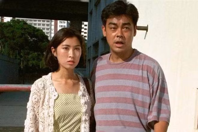 Tuy nhiên, nghe lời bạn bè, Quách Ái Minh đã đăng ký dự thi Hoa hậu Hong Kong. Dù không sở hữu nhan sắc rực rỡ hay thân hình gợi cảm, bằng sự thông minh, tinh tế, Quách Ái Minh đã đăng quang ngôi vị Quán quân. Thậm chí lúc đó, Quách Ái Minh còn bị chê là "Hoa hậu xấu nhất lịch sử".