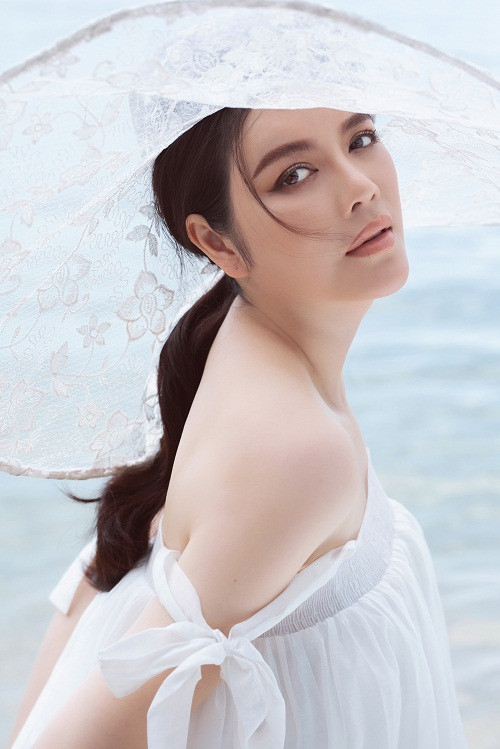 Người đẹp điệu đà, sang chảnh trong một bức ảnh.