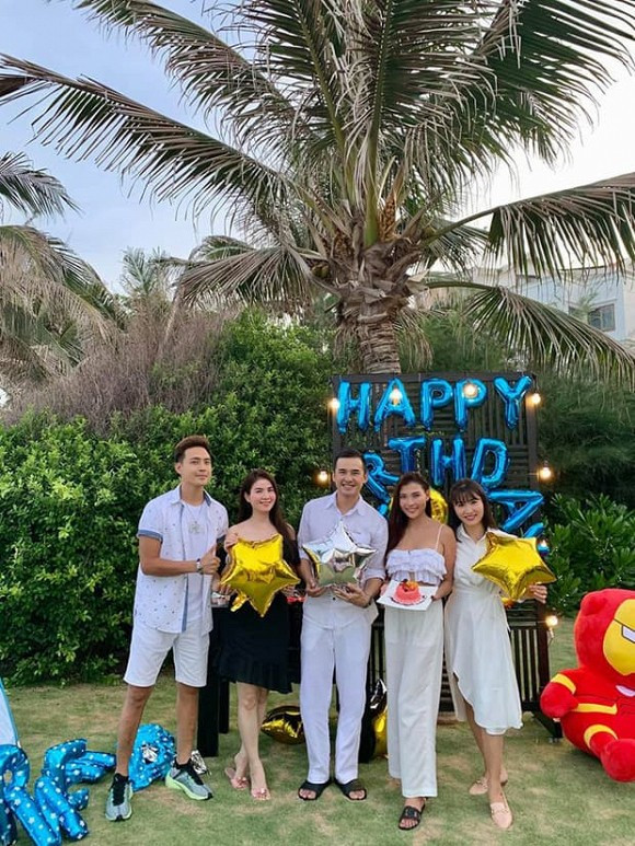 Thuý Diễm và Nguyệt Ánh đều là mẹ của 1 nhóc tỳ, tuy nhiên cả 2 vẫn giữa được vóc dáng nuột nà cùng nhan sắc mặn mà.