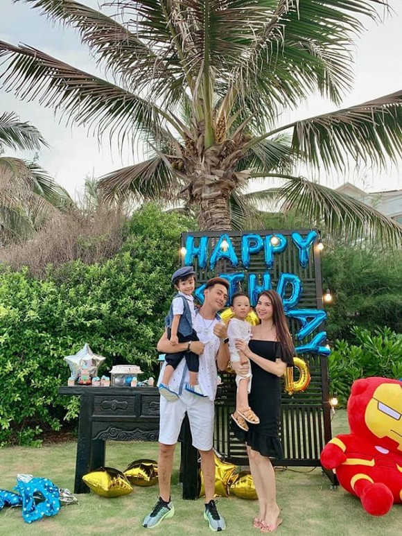 Thuý Diễm và Lương Thế Thành kết hợp du lịch và tổ chức sinh nhật cho con trai.