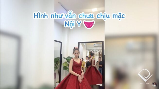 Cũng chính vì thói quen tai hại này mà khi thử các mẫu đầm cắt xẻ táo bạo, Ngọc Trinh nhiều lần hớ hênh khiến cả ê-kíp thót tim không ngừng. Tuy nhiên, nữ hoàng nội y không có vẻ gì là ngại ngùng và bối rối cả.
