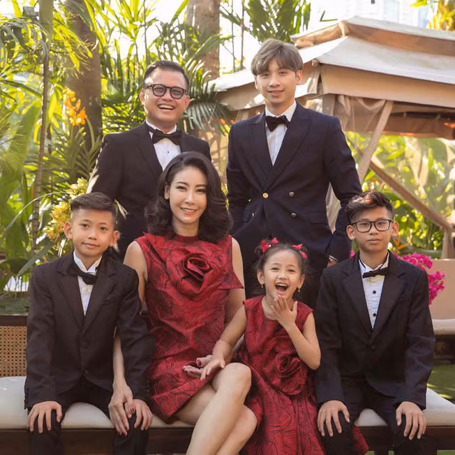 Nói về các con của mình, Hoa hậu Việt Nam 1992 từng cho biết mỗi bé đều pha trộn từ bố và mẹ những tính cách, vẻ đẹp riêng.