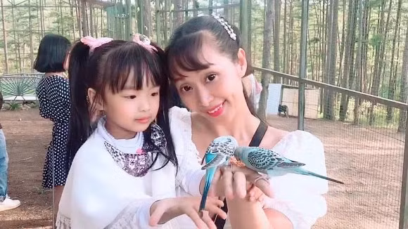 Về công việc, Lê Kiều Như cùng ông xã tập trung sản xuất các phim ngắn với đề tài gây sốc, “hot” như ngoại tình, lừa tình… đăng trên kênh Youtube riêng. Những video này thu hút không ít dân mạng quan tâm, giúp cặp đôi nhận được nút vàng từ Youtube.