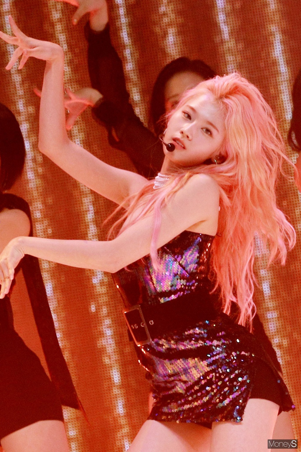 Ngoài ra, nhóm tổ chức concert ở nhiều quốc gia và giúp công ty quản lý JYP thu về lợi nhuận lớn.