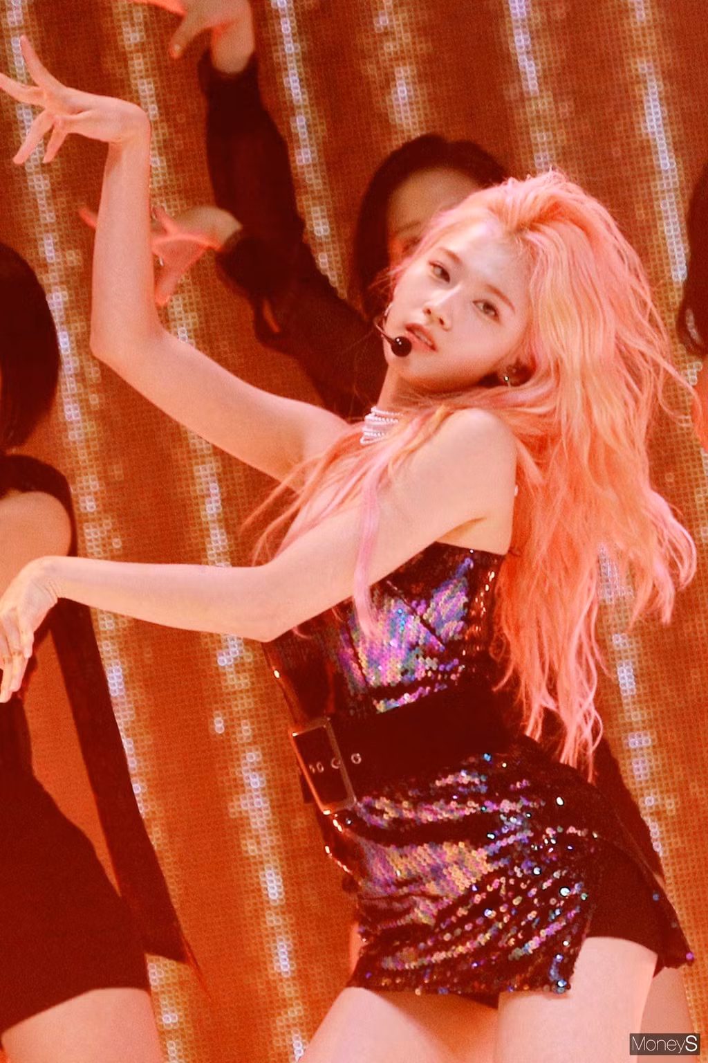 Ngoài ra, nhóm tổ chức concert ở nhiều quốc gia và giúp công ty quản lý JYP thu về lợi nhuận lớn.