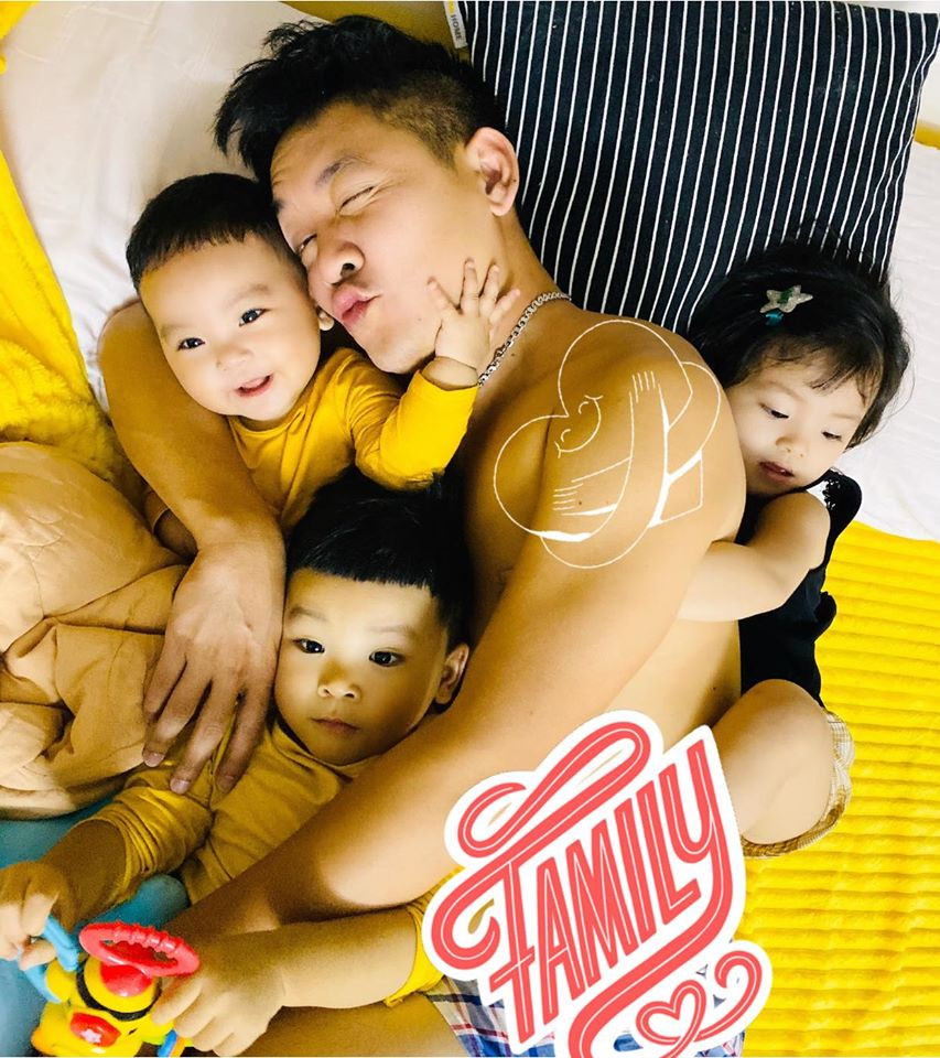 Quyết định giữ thai để sinh con, Hải Băng liều lĩnh đánh cược với mạng sống của chính mình. Rất may nữ ca sĩ đã mẹ tròn con vuông. Khi chứng kiến lần vượt cạn nguy hiểm của vợ, Thành Đạt từng phải thốt lên: "Ba hứa chỉ có những tiếng cười và niềm hạnh phúc sau này. Một lần nữa cảm ơn vợ...".