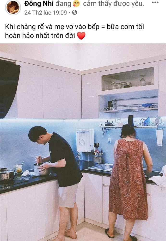 Dù chưa có nhiều kinh nghiệm và chân tay còn lóng ngóng, nhưng theo chia sẻ từ Đông Nhi thì cả gia đình đều khen ngon cho món ăn đầu tay của Ông Cao Thắng.