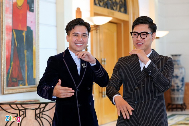 Tại sự kiện, hai diễn viên Mạnh Quân và Tô Dũng thể hiện màn đọc rap về đội ngũ lính cứu hỏa. Mạnh Quân bộc bạch đây là bản rap anh rất ấn tượng và từng "mất ăn mất ngủ" để học thuộc lời. Cũng theo đạo diễn Đào Duy Phúc, phần rap không có trong kịch bản ban đầu. Anh đã tự thêm vào để làm nổi bật lên hình ảnh các chiến sĩ trẻ vui tươi, nhiệt huyết.