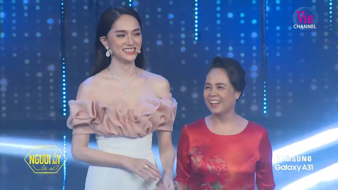 Me Huong Giang khoc, hoi han vi de con mot minh di chuyen gioi