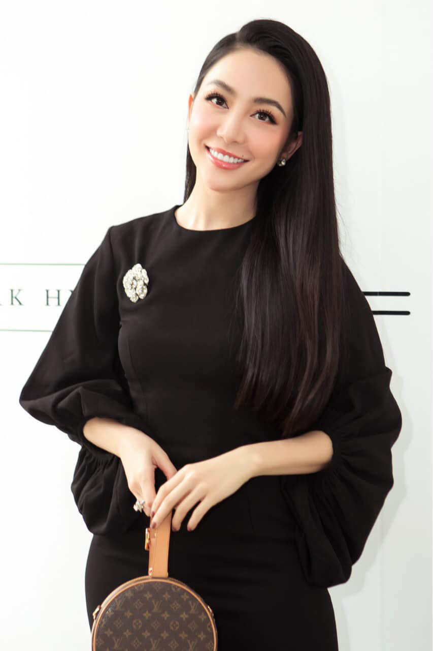 Ở tuổi 34, 'bà mẹ một con' vẫn luôn thu hút sự chú ý bởi nhan sắc xinh đẹp cùng phong cách thời trang sang chảnh, mê hoặc.