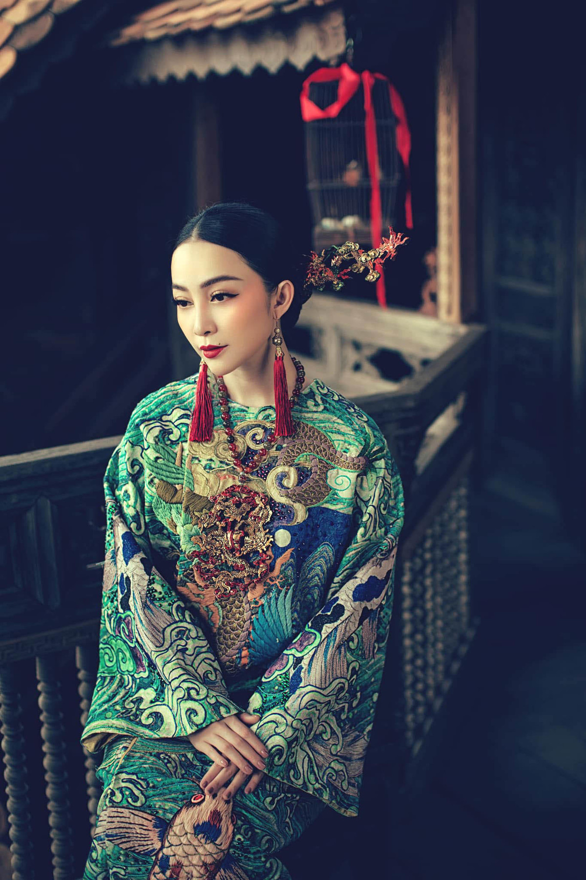 Với những đóng góp trong ngành múa, năm 2016 Linh Nga được trao tặng danh hiệu NSƯT ở tuổi 30.