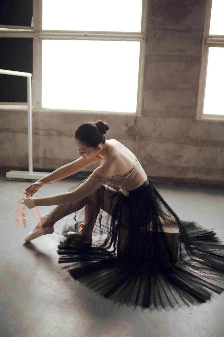 Linh Nga sinh năm 1986 được mệnh danh là "chim công của làng múa Việt Nam".