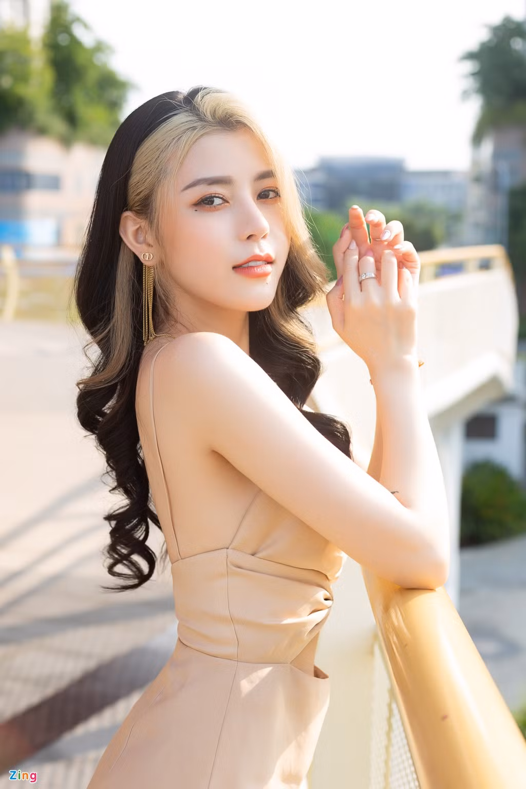 Ngọc Ánh ưu tiên tập các bài tập cho nhóm cơ vùng bụng, giúp eo săn chắc và có múi số 11 gợi cảm. Số đo hiện nay của quán quân 24 tuổi là 84-54/55-85. "Khi ăn no, eo tôi khoảng 56 cm còn bình thường chỉ 54-55 cm, mặc quần áo size XS vẫn rộng. Nhưng tôi vẫn chưa tự tin với thân hình của mình hiện nay, tôi cần tăng cân thêm một chút nữa", nữ ca sĩ nói.