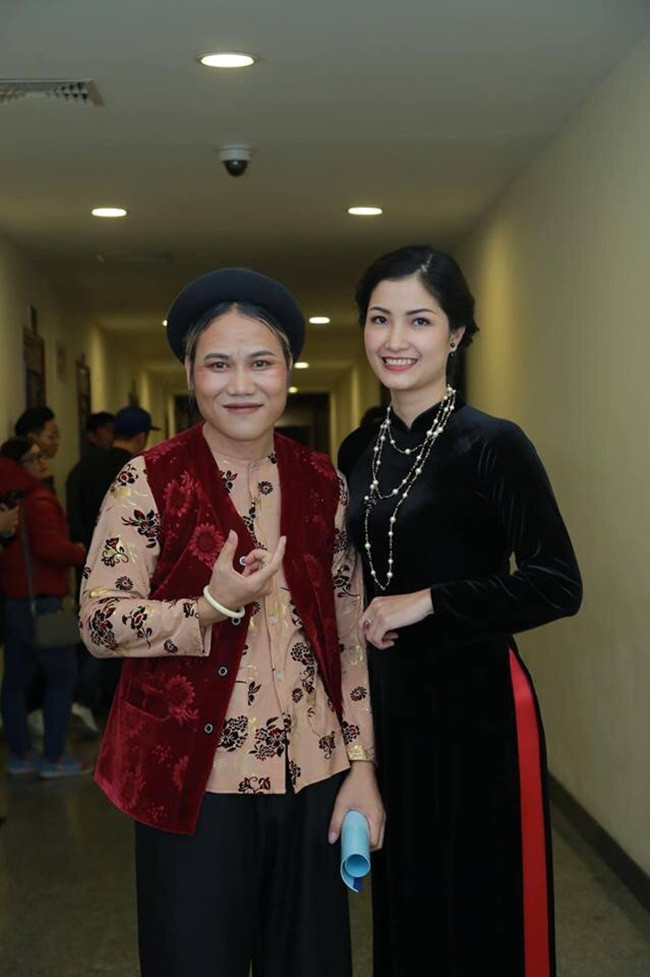 Nghệ sĩ Vượng Râu từng chia sẻ, anh là người nóng nảy, may mắn vợ có tính cách hiền hòa. Nam danh hài từng dành nhiều lời có cánh cho bà xã trên truyền thông: "Tôi phải cảm ơn vợ rất nhiều. Cô ấy là người vợ rất tâm lý, chấp nhận hy sinh và yêu thương chồng con''.