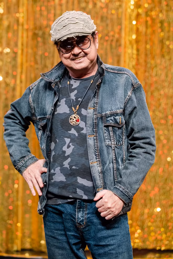 Ấn tượng trong mắt mọi người không chỉ là tài năng diễn xuất mà còn là tính cách điềm đạm, hài hước, vui tính và thần thái lãng tử của Chánh Tín.