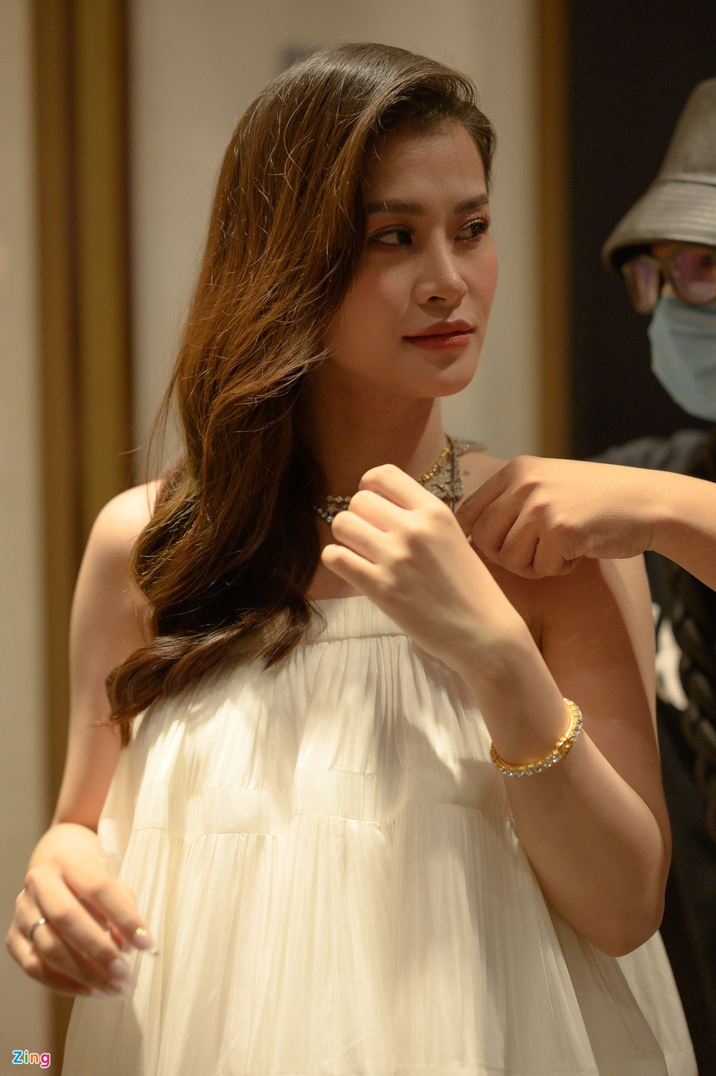 Đông Nhi là khách mời đặc biệt trong đêm nhạc Noo's Chill Night. Nữ ca sĩ góp mặt với tư cách một trong những người bạn thân nhất của Noo Phước Thịnh.