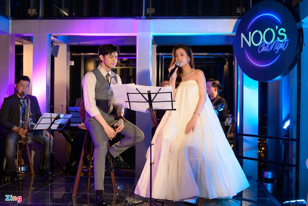 Nối lại tình bạn sau rạn nứt, Noo Phước Thịnh và Đông Nhi khẳng định hai người vẫn là những người bạn gắn bó nhất. Nam ca sĩ cho biết khi Đông Nhi sinh con, nhóm Gia đình văn hóa (nhóm bạn thân của hai người) sẽ trực ở ngoài, cầm bảng cổ vũ. Sau phần trò chuyện, hai ca sĩ thể hiện liên khúc Nếu - Xa em.