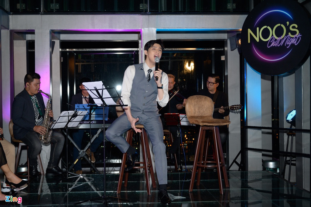 Không chỉ hát, Noo Phước Thịnh còn chia sẻ thêm về trải nghiệm tuổi 30 của anh. Nam ca sĩ nói: "Tuổi 30 đem đến cho tôi diện mạo mới, diện mạo của một người không còn chỗ để chứa thêm vết thương". Giọng ca sinh năm 1988 cho rằng đó là năm anh gặp nhiều tổn thương và khó khăn, đến mức "lên bờ xuống ruộng".