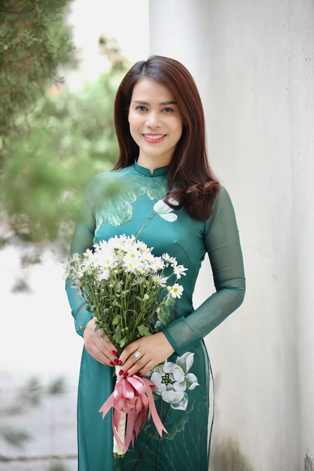 Về chuyện đời tư, Ý Lan cũng từng đổ vỡ hôn nhân và có hai cô con gái.