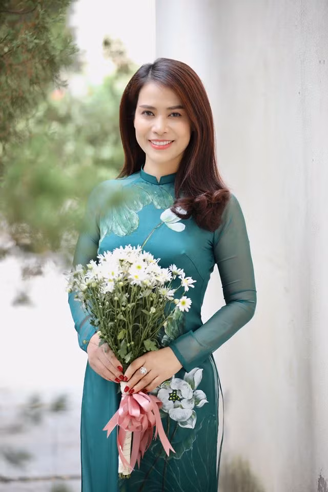 Về chuyện đời tư, Ý Lan cũng từng đổ vỡ hôn nhân và có hai cô con gái.