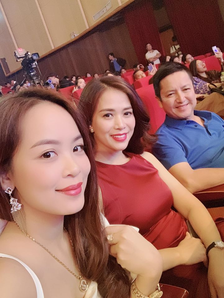 Bạn gái của Chí Trung được khen ngợi xinh đẹp, trẻ trung. Doanh nhân Ý Lan kém cựu Táo Giao thông 17 tuổi.