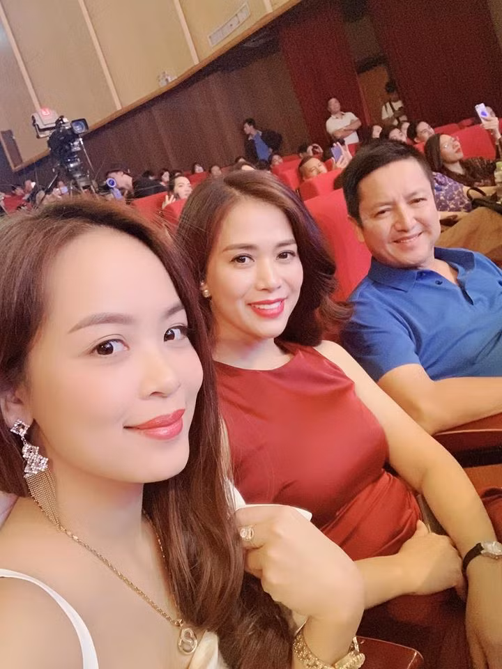 Bạn gái của Chí Trung được khen ngợi xinh đẹp, trẻ trung. Doanh nhân Ý Lan kém cựu Táo Giao thông 17 tuổi.