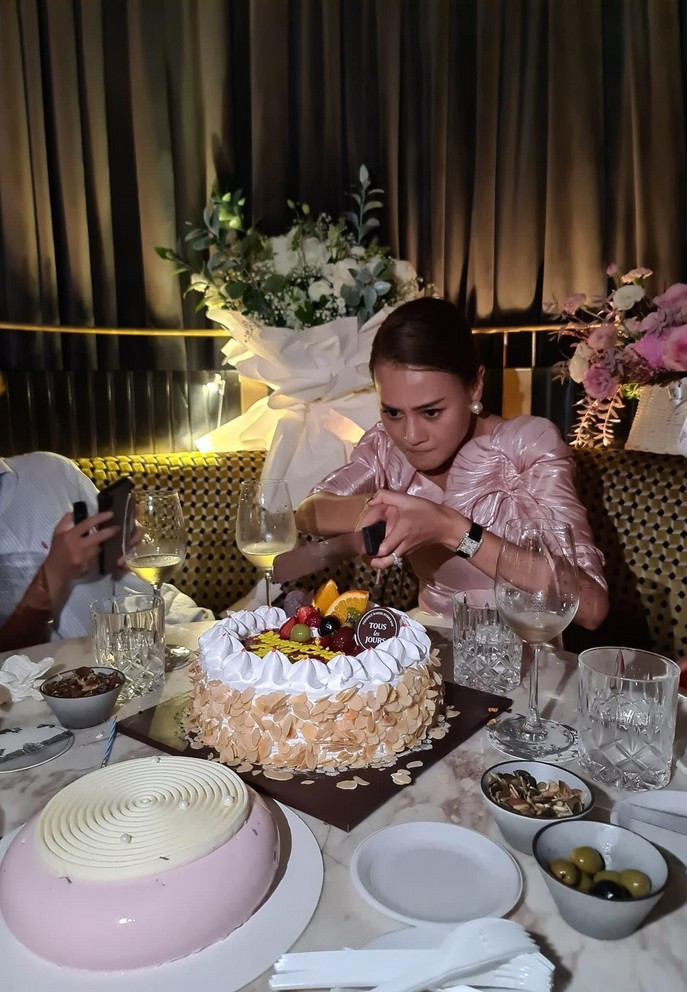 Nữ diễn viên Phương Oanh còn tự tặng cho mình căn chung cư cao cấp làm quà sinh nhật.